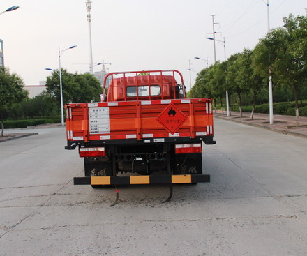 東風(fēng)牌D7多利卡5.15米氣瓶運(yùn)輸車