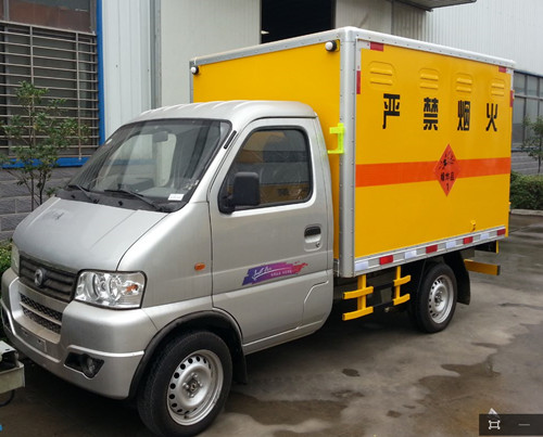 東風(fēng)俊風(fēng)易燃?xì)怏w廂式運(yùn)輸車