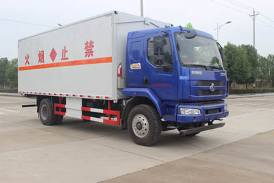 柳汽乘龍6.6米易燃液體廂式運輸車