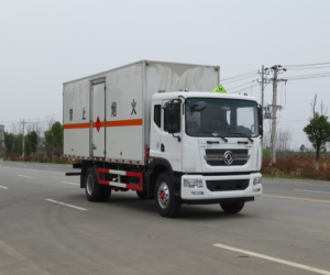 東風(fēng)多利卡D9易燃液體廂式運(yùn)輸車