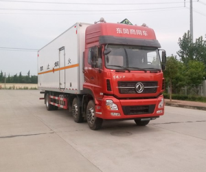 東風(fēng)牌9.6米天龍型易燃液體廂式運(yùn)輸車