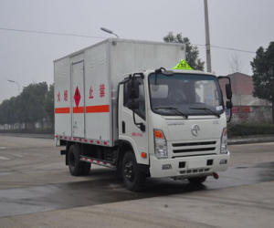 大運牌易燃氣體廂式運輸車