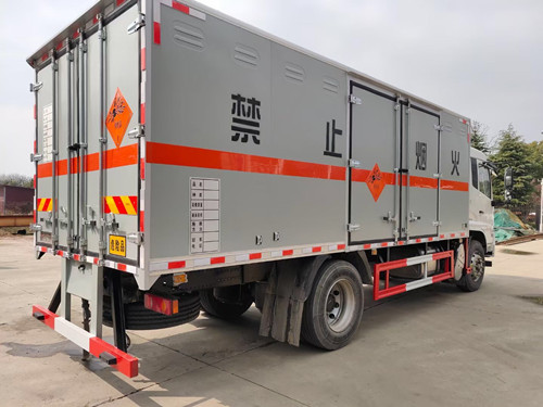 東風天錦9.99噸國六炸藥運輸車