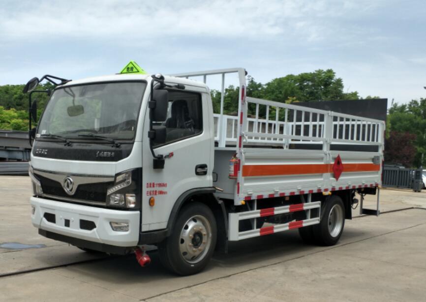 東風(fēng)牌5.2米型氣瓶運(yùn)輸車